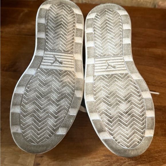 Puma Classic White Sneakers with Black Accent - Picture 4 of 6